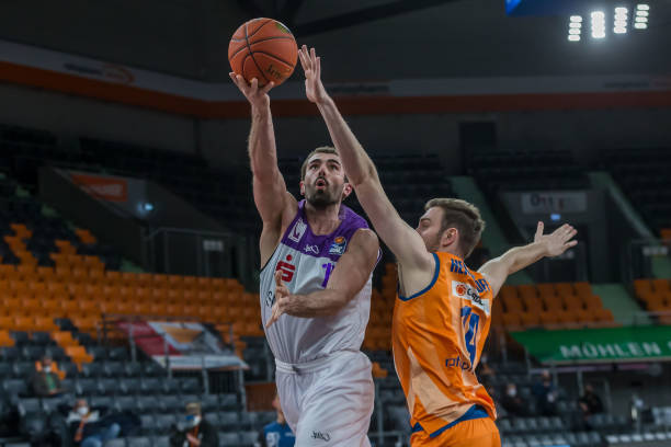 队在转守为 队在转守为